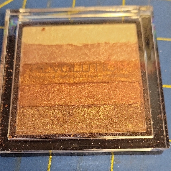 Makeup Revolution Vivid Shimmer Brick Bronze Kiss Palette 7g New Sealed - Picture 1 of 3